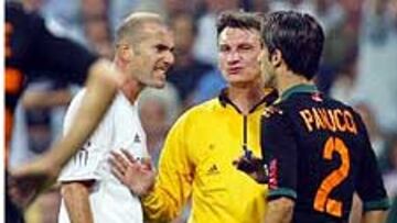 <b>VÍDEO.</B> Los dos jugadores han visto aumentada su sanción después de que la UEFA revisara las imágenes de las expulsiones.