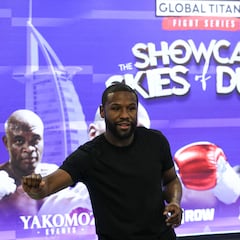 Floyd Mayweather cumple en exhibición ante Don Moore y adelanta nueva pelea en EAU