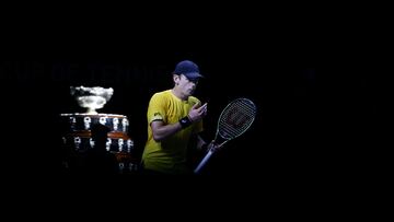 MÁLAGA, 24/11/2023.- El tenista australiano Alex de Minaur durante el segundo partido de la semifinal de la Copa Davis 2023 que se juega hoy en el Palacio de los Deportes Martín Carpena de Málaga. EFE/ Jorge Zapata
