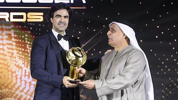 Federico Pastorello, representante de Romelu Lukaku, recibe el premio al 'Mejor Agente del Año' en los Globe Soccer Awards.