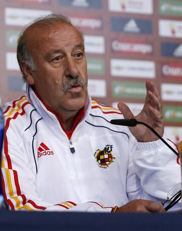 Vicente del Bosque mostraba sus respetos por los méritos de la selección paraguaya: “Tenemos un extraordinario respeto por ellos y estamos convencidos de que no será fácil. No me va el tono victimista y sí que tenemos que estar preparados ante la dificultad que seguro que nos plantean. Pero eso sí, no podemos pensar en las semifinales sin jugar antes los cuartos”.