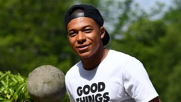  Kylian Mbappe en su llegada a Clairefontaine.