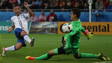 LYON, FRANCE - JUNE 13:  Emanuele Giaccherini of Italy scores the opening goal during the UEFA EURO 2016 Group E match between Belgium and Italy at Stade des Lumieres on June 13, 2016 in Lyon, France. (Photo by Ian MacNicol/Getty Images)