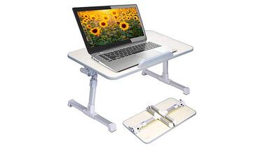 Encontramos la mejor mesa para trabajar con el porttil en el sof o la cama