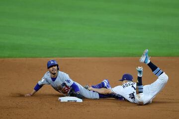 Este viernes por la noche Los Angeles Dodgers derrotaron con autoridad a Tampa Bay Rays y con ello han puesto la serie 2-1 a su favor.