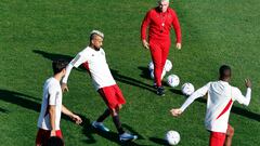 Y en medio de la crisis, Vidal le hace esto... ¡a Gabigol!