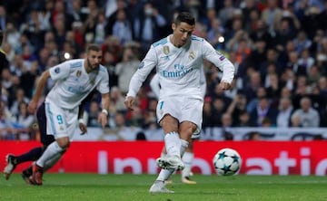 Cristiano scores from the penalty spot to level at the Bernabéu.