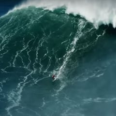 Las olas gigantes del huracán Epsilon en Nazaré cumplen 5 años