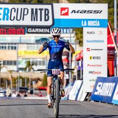 Tamara Wiedmann y Sam Gaze ganan la Shimano Super Cup Massi La Nucía