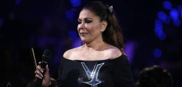 la cantante espanola Isabel Pantoja, durante la tercera noche del Festival Internacional de Vina del Mar.