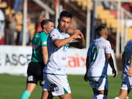 Futbol, Rangers vs Santiago Wanderers
Octava fecha, campeonato de ascenso 2025
El jugador De Santiago Wanderers Ethan Espinoza, izquierda derecha centro, celebra su gol contra Rangers durante el partido de Ascenso disputado en el estadio Tucapel Bustamante en Linares, Chile.
26/04/2025
Jose Robles/Photosport
Futbol, Rangers vs Santiago Wanderers
Octava fecha, campeonato de ascenso 2025
Santiago Wanderers’s player Ethan Espinoza, left right center, celebrates after scoring against Rangers during match at the stadium Tucapel Bustamante en Linares, Chile.
26/04/2025
Jose Robles/Photosport