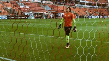 Triste noche para Guillermo Ochoa, El Standard Lieja cae de último minuto