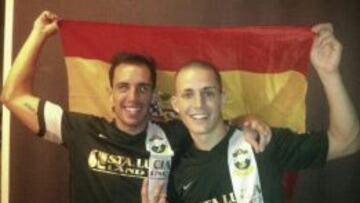 Joaco y Rufo, minutos después de conquistar la liga con el Stallion FC.