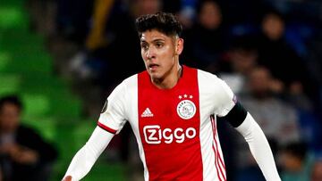 El mexicano estuvo cerca de anotar en la Champions League en el duelo donde el Chelsea le arrebató la victoria al Ajax en los minutos finales.
