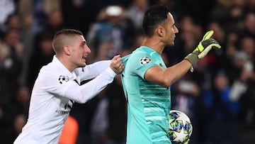 Keylor celebra el penalti detenido.