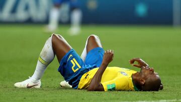 Fernandinho, desolado tras caer eliminado ante Bélgica.
