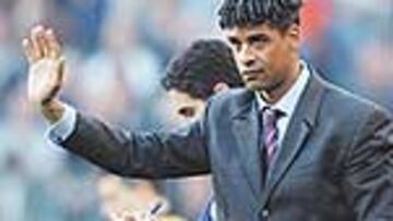 <b>ESPERANZADO. </b>Frank Rijkaard confía mucho en el juego de los suyos.