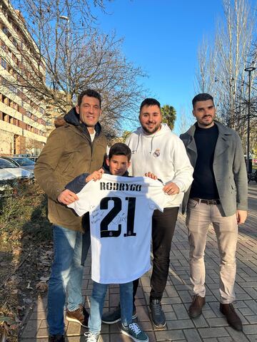 Rodrygo cumple el sueño de un niño con un emotivo regalo.