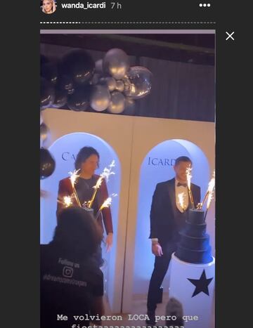 Cavani e Icardi, antes de soplar las velas.