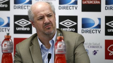 Futbol, presentacion de Ricardo Noir.
El futbolista Ricardo Noir es presentado como nuevo jugador de Universidad Catolica en una ceremonia realizada en el estadio San Carlos de Apoquindo de Santiago, Chile.
En la foto el presidente del club Juan Tagle.
27/07/2016
Andres Pina/Photosport