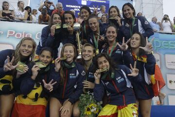Las españolas se proclamaron por primera vez en su historia campeonas de Europa tras ganar en la final a Holanda por 10-5. 