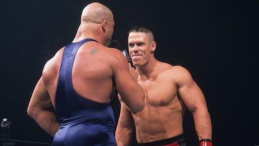 Su primera aparición la hizo en 2002 en un desafío contra Kurt Angle.
