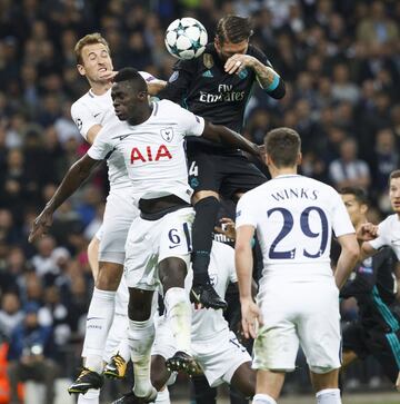 Sergio Ramos y Davinson Sánchez.