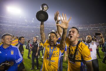 Se fue a España en 2013 después de brillar con Cruz Azul y lograr el Oro Olímpico. Militó una temporada con el Villarreal en la Segunda División de España y un año más con el Rayo Vallecano. Volvió para el 2015 al Fútbol Mexicano, ahora con Tigres, y desde entonces ya logró dos campeonatos de liga con los felinos.