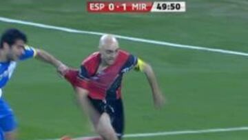 Agarrón de Amat a Pablo.