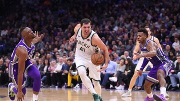 Feb 27, 2019; Sacramento, CA, USA; Milwaukee Bucks forward Nikola Mirotic (41) drives to the basket against the Sacramento Kings in the third quarter at the Golden 1 Center. Mandatory Credit: Cary Edmondson-USA TODAY Sports