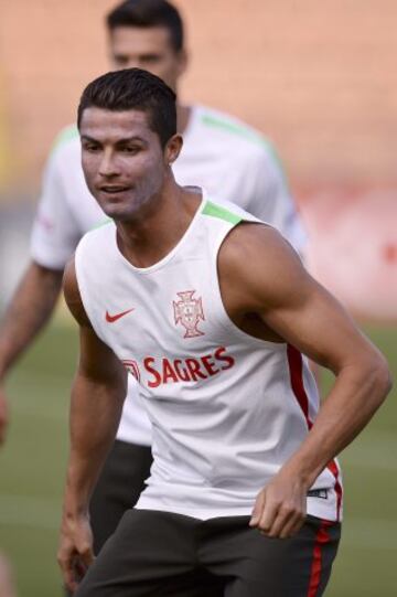 Cristiano Ronaldo durante en entrenamiento antes del partido contra Armenia.