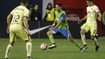 Clint Dempsey (CENTRO) en una pasaje del partido ante el América.