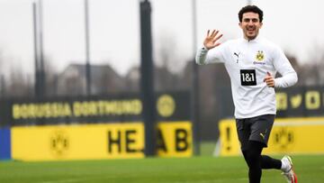 Mateu Morey sonríe en un entrenamiento con el Borussia.