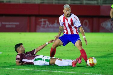 El Algeciras sale del descenso a costa del Antequera