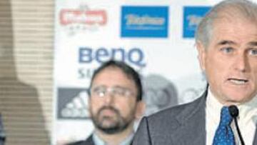 <b>RUMBO A LAS ESTRELLAS. </b>Ramón Calderón, junto a su guardia pretoriana del baloncesto, Martín, Plaza y Divac, ha puesto al Real Madrid rumbo a las estrellas de la NBA.