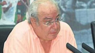 <b>CONVENCIDO. </b>Jesús Samper tiene claro que el delantero brasileño Baiano aterrizará en Murcia muy pronto.