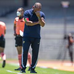 Exjugador de Pumas revienta a Lillini y jugadores tras goleada en Barcelona