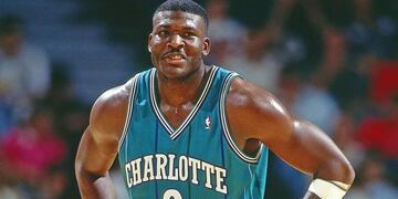 Larry Johnson: Uno de los jugadores de NBA que participó en Space Jam, protagonizada por Michael Jordan.
