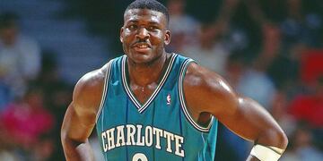 Larry Johnson: Uno de los jugadores de NBA que participó en Space Jam, protagonizada por Michael Jordan. 