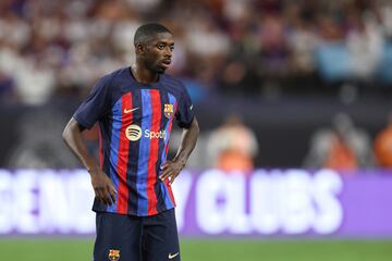 La renovaci¨®n del franc¨¦s por el FC Barcelona es una gran noticia para los cul¨¦s. Y eso se ha demostrado en esta pretemporada. En su primer partido fue de menos a m¨¢s, y aun as¨ª marc¨® en la goleada de su equipo al Inter de Miami. Contra el Real Madrid sali¨® en la segunda parte, y de no ser por el gran estado de forma de Thibaut Courtois, hubiera marcado un doblete. Si que logr¨® anotar dos goles contra la Juventus tras dos grandes acciones individuales, siendo el mejor del partido y partiendo de titular. Ante el New York Red Bull aport¨® regates, fintas y mucho desequilibrio, adem¨¢s de sumar otro tanto tras recibir un gran pase de Raphinha. Ousmane Demb¨¦l¨¦ est¨¢ de vuelta.