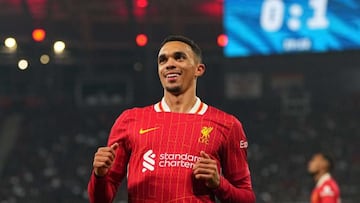 Alexander-Arnold con la camiseta del Liverpool.