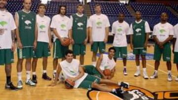 <b>CON ILUSIÓN. </b>La plantilla del Unicaja, a por todas en el Palau.