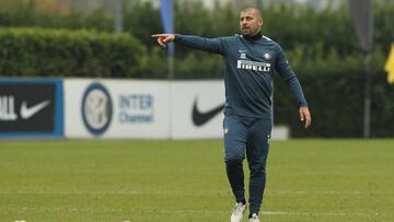 Walter Samuel, en su primer entrenamiento como ayudante de Pioli en el Inter de Milan.