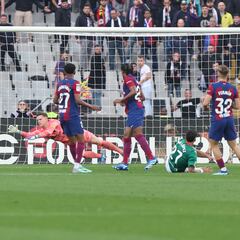 Vino para sustituir a Busquets pero sus últimas actuaciones le condenan al banquillo