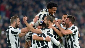 Soccer Football - Serie A - Juventus vs AC Milan - Allianz Stadium, Turin, Italy - March 31, 2018 Juventus' Sami Khedira celebrates with team mates after scoring their third goal REUTERS/Massimo Pinca