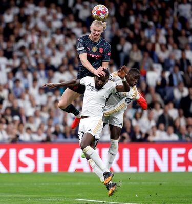 El ya mítico duelo entre Antonio Rüdiger y Erling Haaland. 