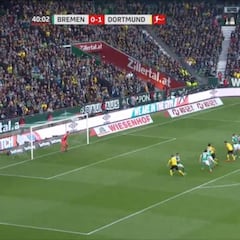 Cada vez va más sobrado en Alemania: vean la falta directa de Paco 'Lionel' Alcácer