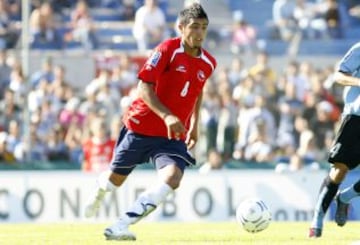 Arturo Vidal, a 10 años de su debut en la Roja.