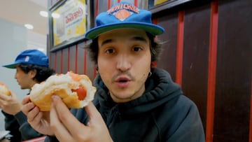 Un influencer español visitó Chile y probó por primera vez un completo: su reacción dará que hablar