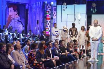 Segundo desfile de j車venes dise?adores espa?oles. Los colaboradores de S芍lvame desfilan con las propuestas 'Salvame Beach'.